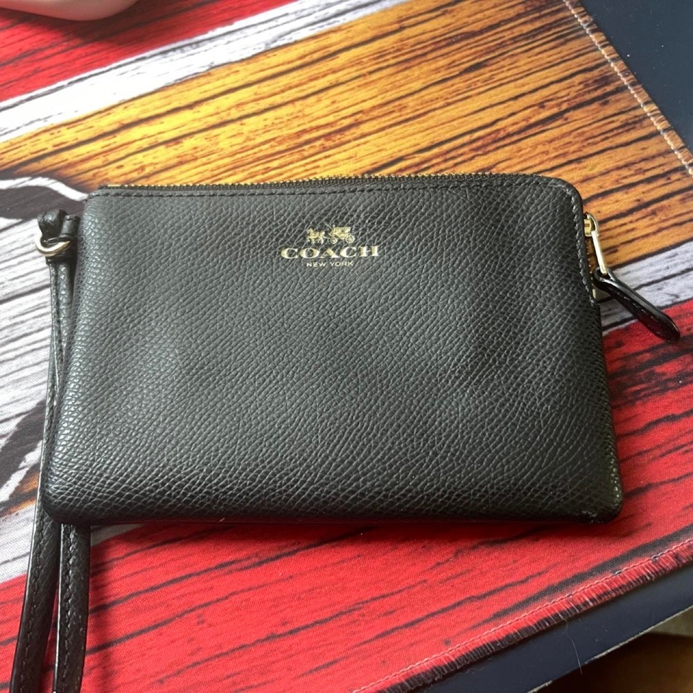 Coach Black Crossgrain Leather Zip Wristlet Wallet Gold Hardware Like New